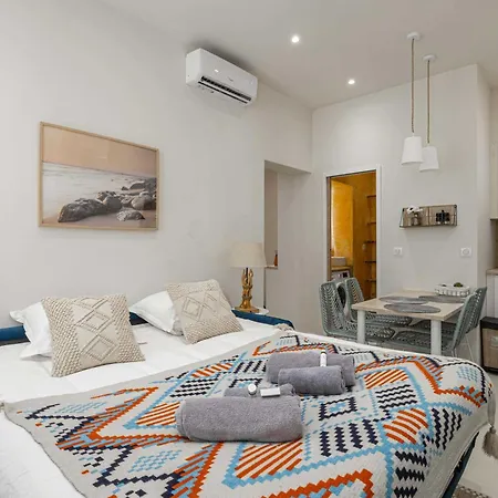 Διαμέρισμα Cozy Renovated - 1br4p - Hyper Center *
